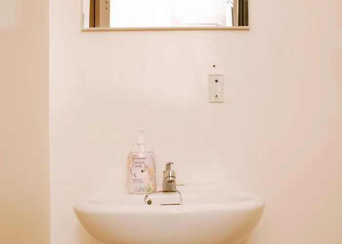 Comfy 1 Bedroom With Netflix & Free Wifi - Trees Residences Manila