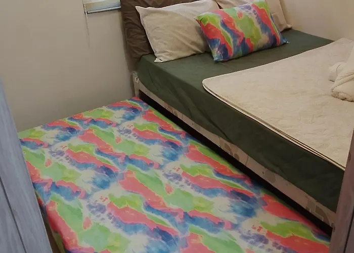 Comfy 1 Bedroom With Netflix & Free Wifi - Trees Residences * Manila